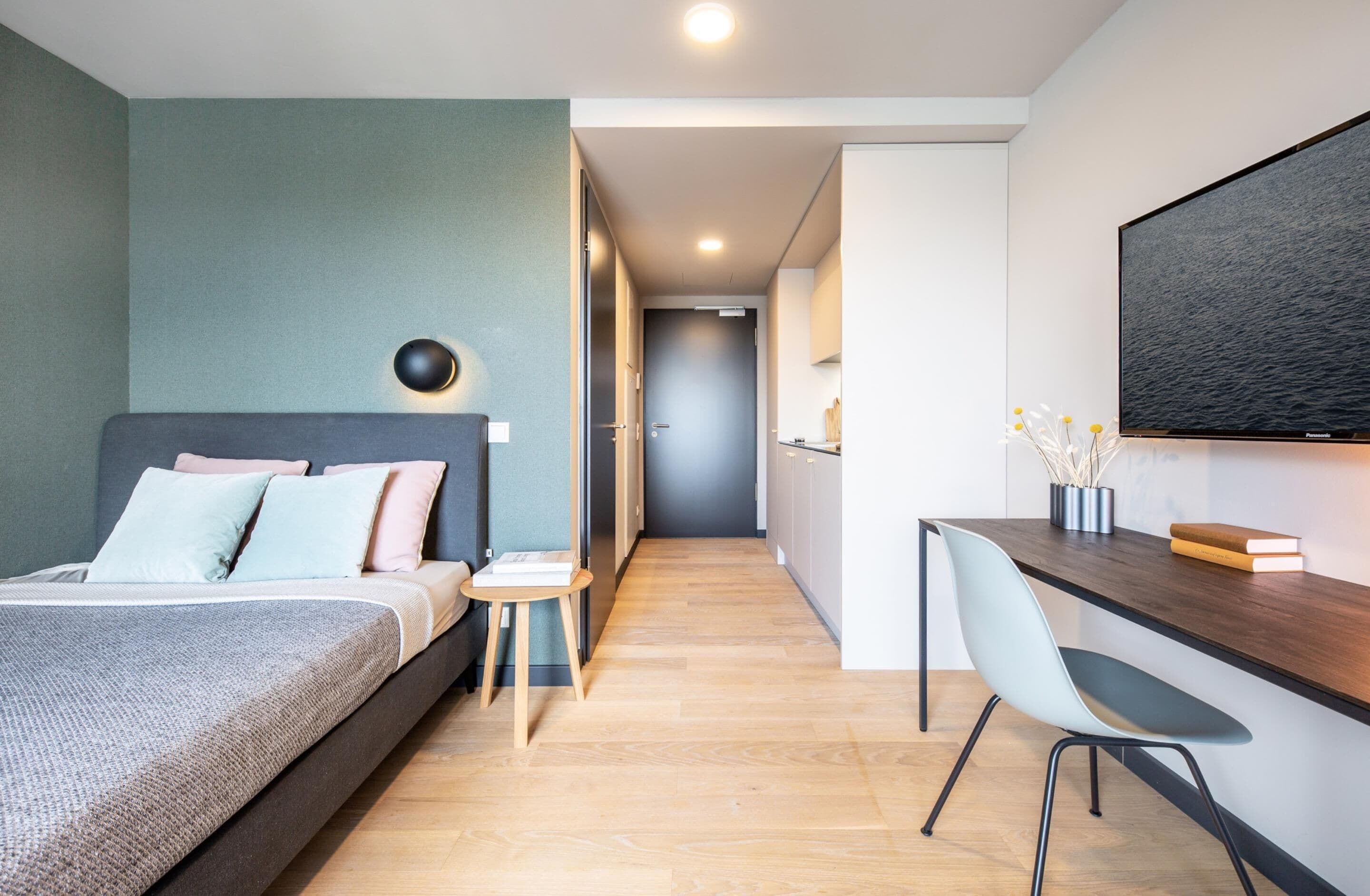 XtraSmart Apartment, 1 Queen Bed, Balcony (Full Kitchen) | Zimmersafe, laptopgeeigneter Arbeitsplatz, schallisolierte Zimmer