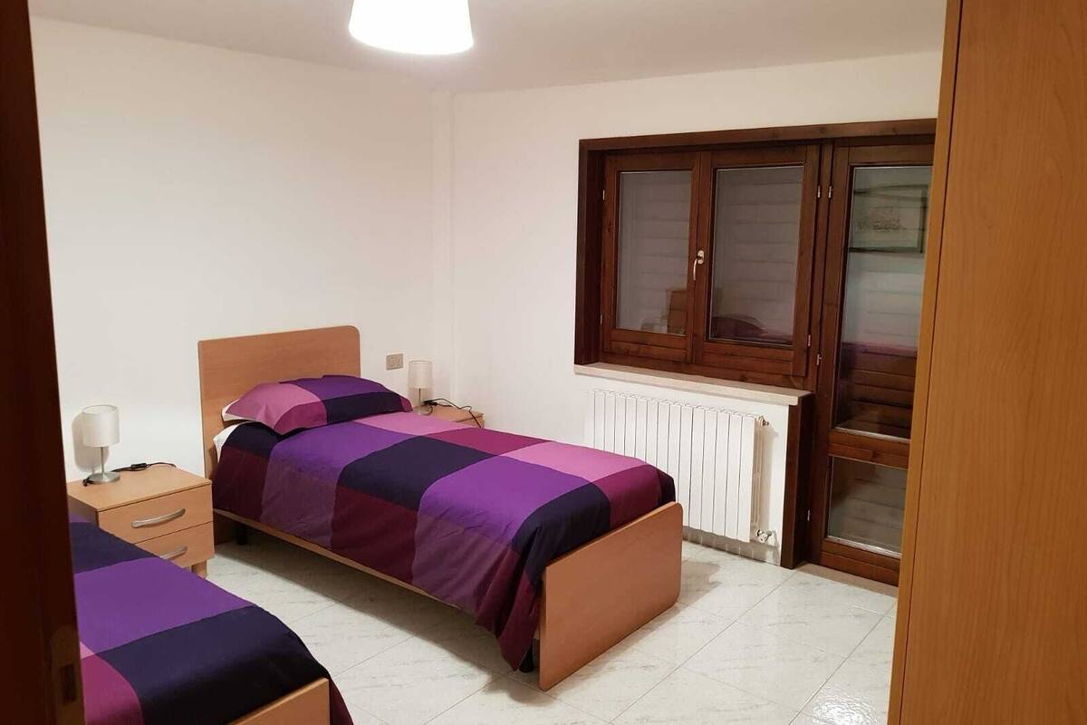 WiFi (free), bed sheets