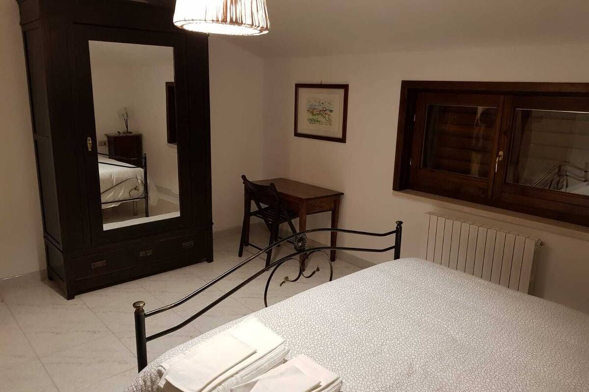WiFi (free), bed sheets