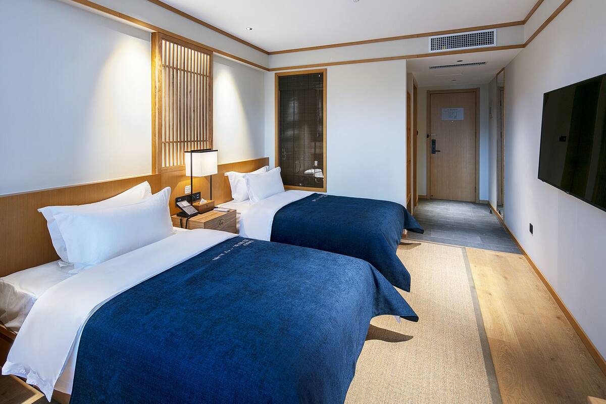 Habitación estándar con 2 camas individuales | Wifi gratis y ropa de cama
