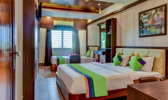 Deluxe Room | Desk, iron/ironing board, free WiFi, bed sheets