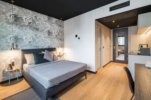 Estúdio design (S) | Cofres nos quartos, escrivaninha, quartos à prova de som