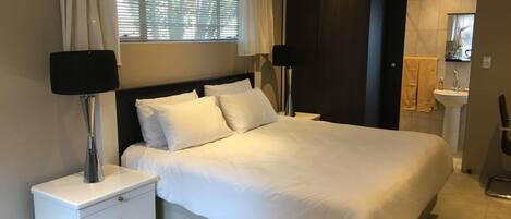 Northwold Suite 3 | In-room safe, iron/ironing board, free WiFi, bed sheets