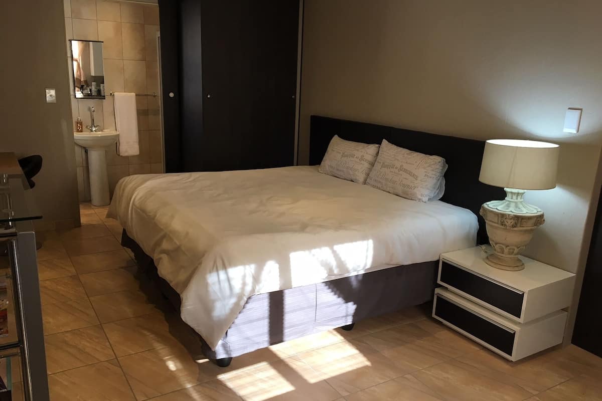 Northwold Suite 1 | ตู้นิรภัยในห้องพัก, เตารีด/โต๊ะรีดผ้า, Wi-Fi ฟรี, ผ้าปูที่นอน