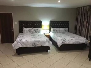 In-room safe, iron/ironing board, free WiFi, bed sheets - Northwold Comfort Living (Randburg)