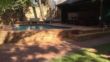 Piscine extérieure (ouverte en saison)