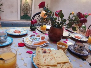 Free daily continental breakfast