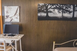 Economy Double Room | Room amenity - Trullieu Guesthouse (Alberobello)