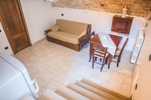 Studio (Basement) | Coin séjour | Télévision à écran plat