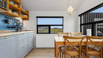 Deluxe Cottage, 2 Bedrooms, Hot Tub | Private kitchen