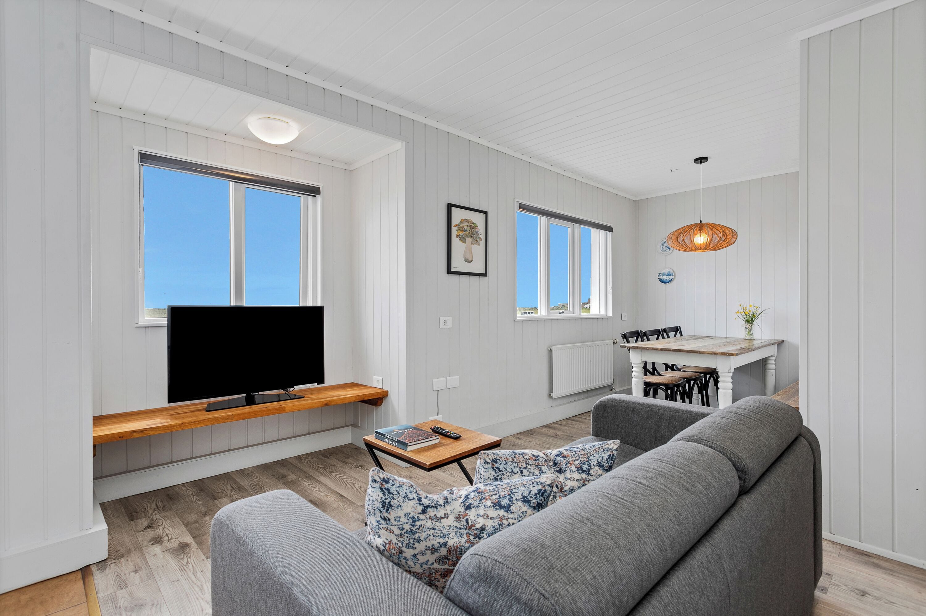 Leilighet, 2 soverom, spabadekar | Oppholdsområde | Flatskjerm-TV