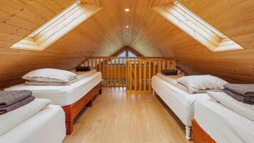 Stuga Signature - bubbelpool | 1 sovrum, unika möbler, mörklÀggningsgardiner och ljudisolering