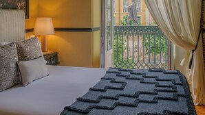FLORBELA ESPANCA 01 | Blackout drapes, soundproofing, WiFi (free), bed sheets - Solar dos Poetas (Lisbon)
