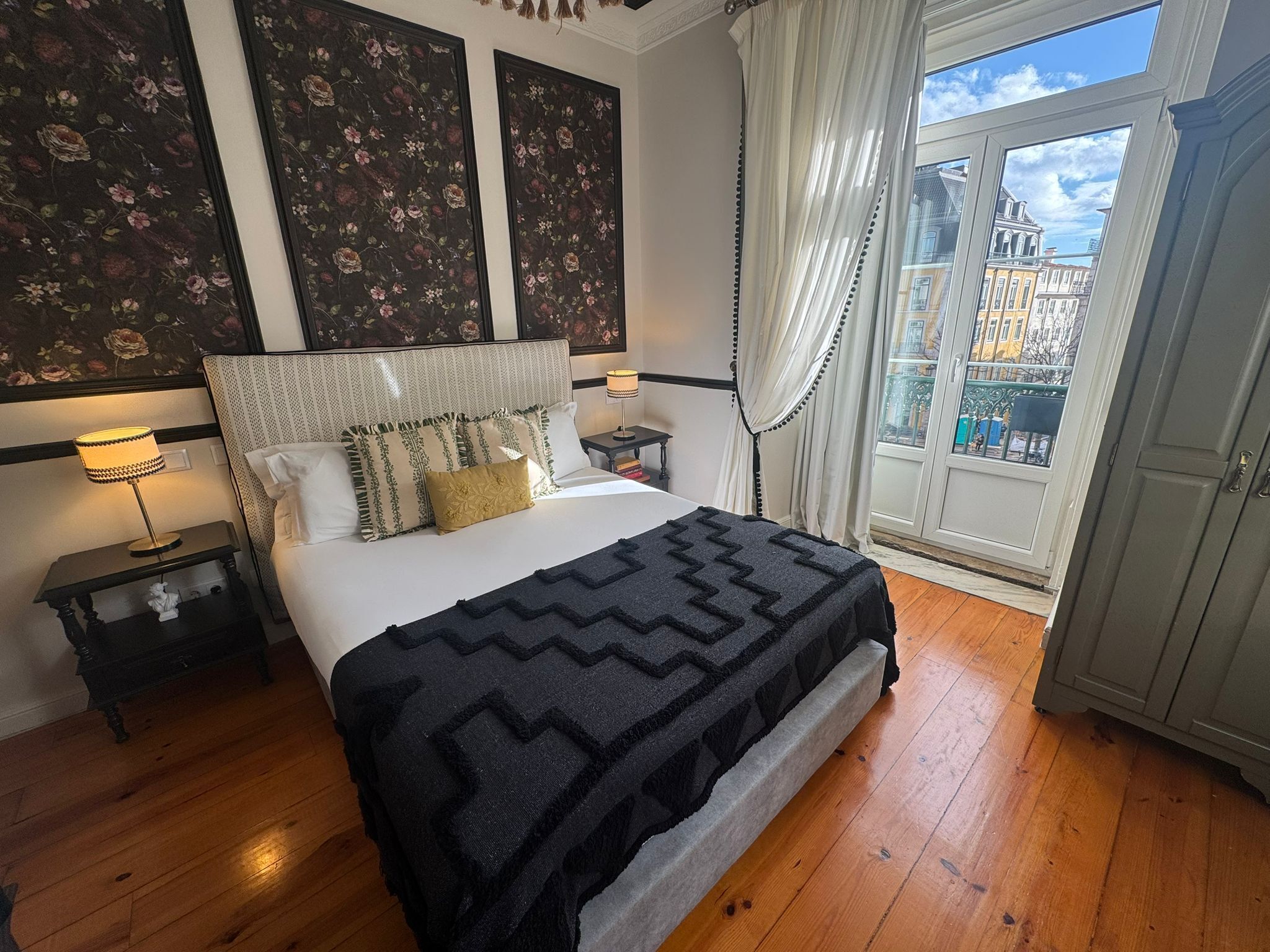 FLORBELA ESPANCA 04 | Cortinas opacas, sistema de insonorización, wifi gratis y ropa de cama