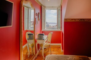 GIL VICENTE 02 | Blackout drapes, soundproofing, free WiFi, bed sheets - Solar dos Poetas (Lisbon)