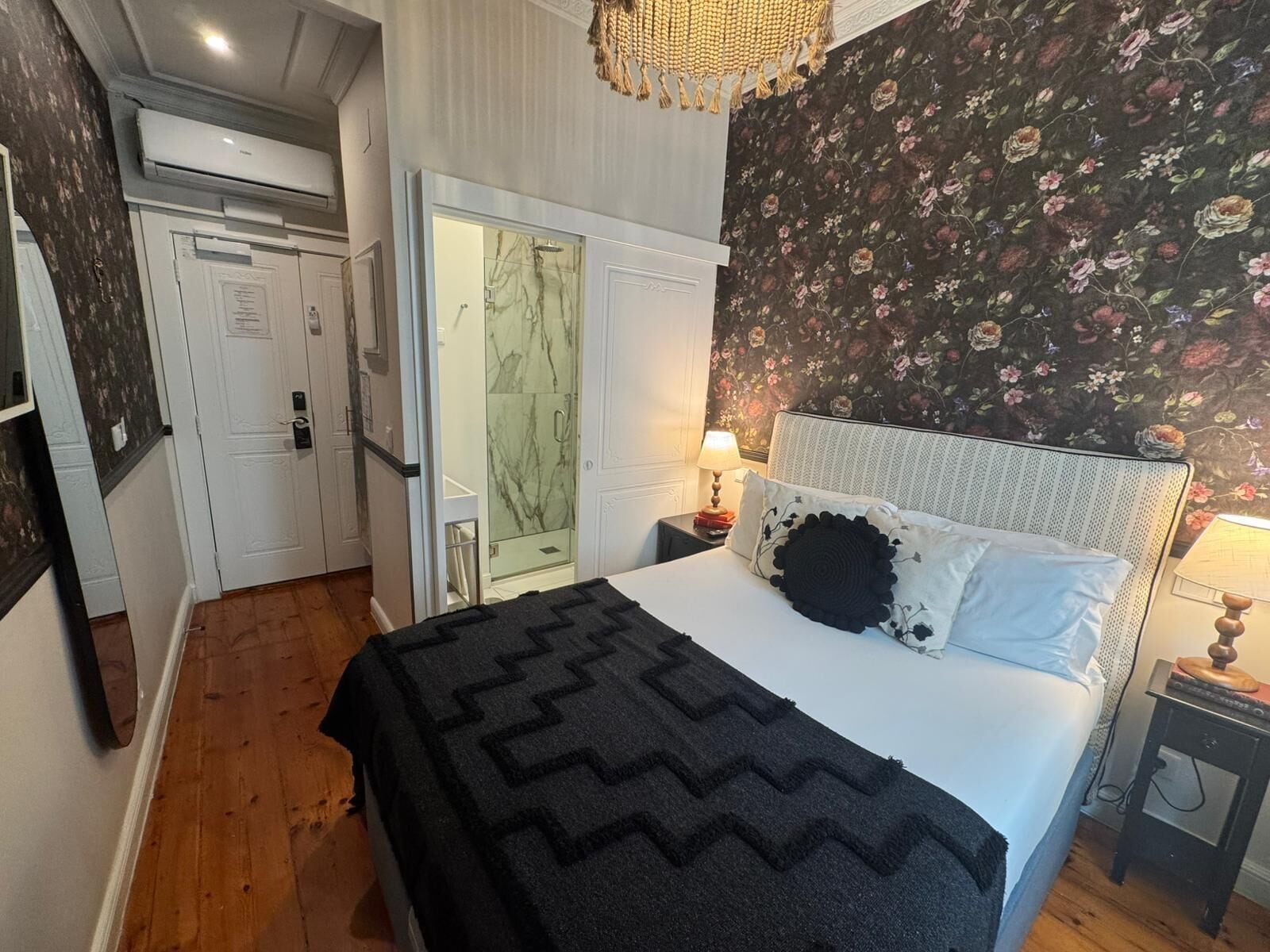 FLORBELA ESPANCA 06 | Cortinas opacas, sistema de insonorización, wifi gratis y ropa de cama