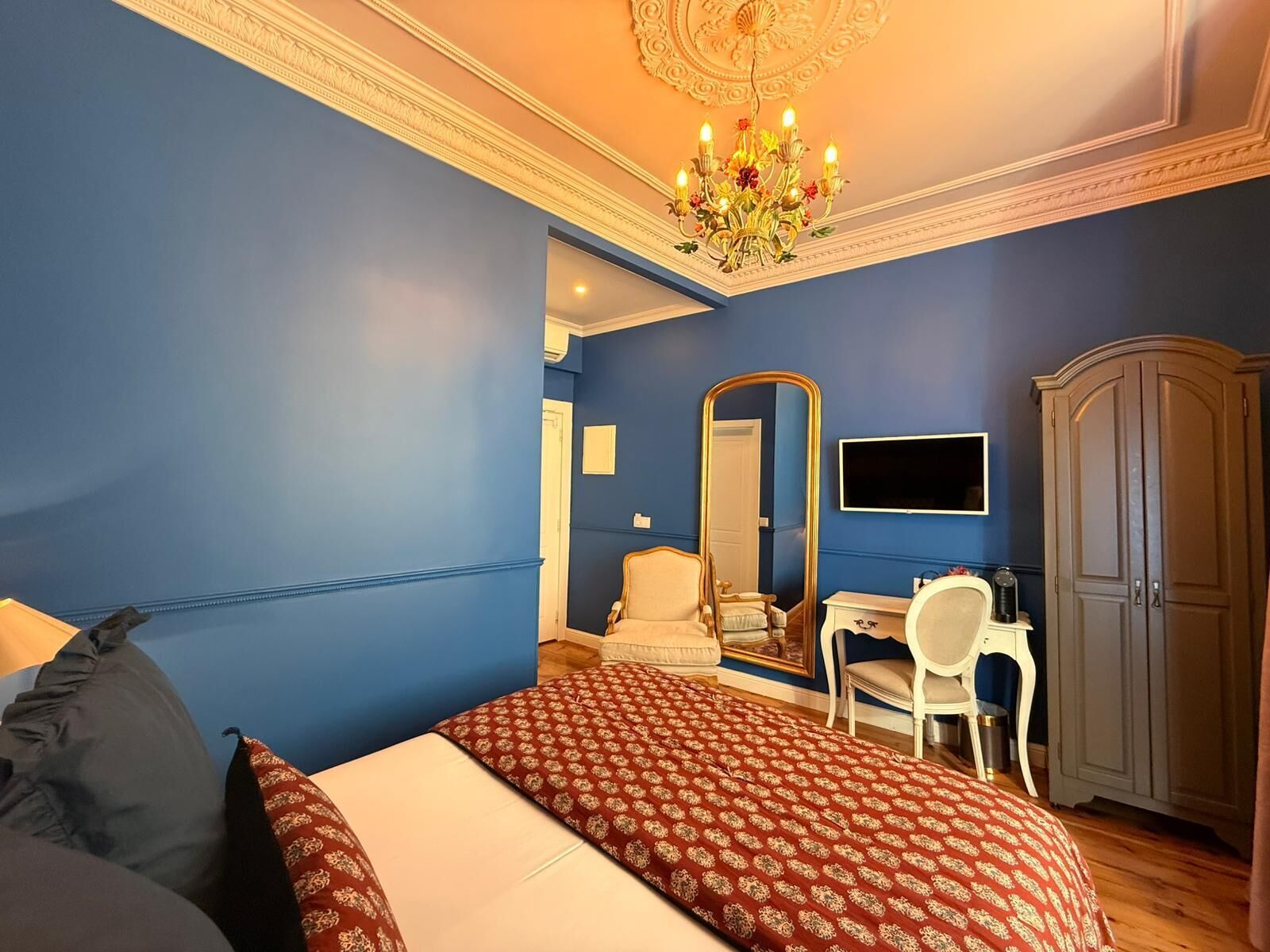 BOCAGE 05 | Cortinas opacas, sistema de insonorización, wifi gratis y ropa de cama