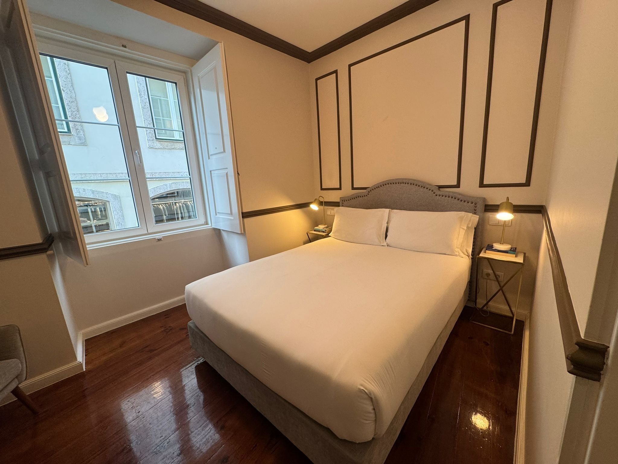 FERNANDO PESSOA 05 | Cortinas opacas, sistema de insonorización, wifi gratis y ropa de cama