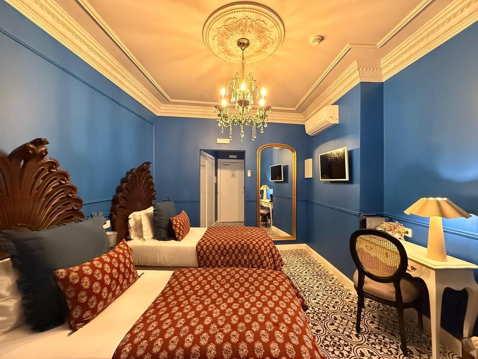 Cortinas blackout, sistema de insonorización y wifi gratis 