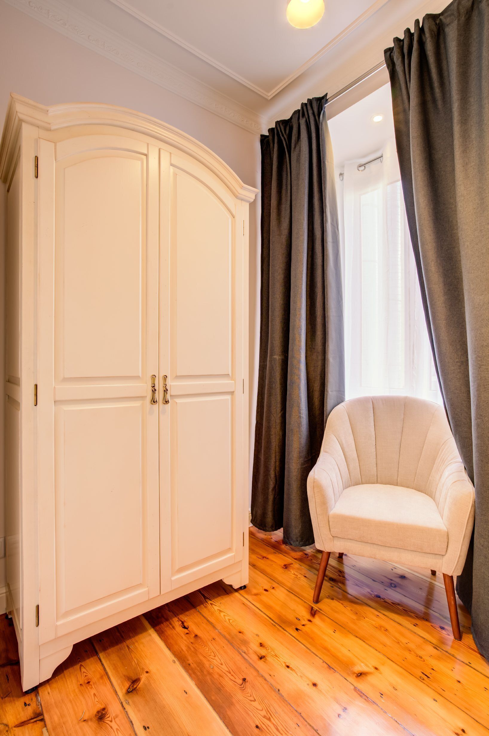 ECA DE QUEIROS 05 | Blackout drapes, soundproofing, free WiFi, bed sheets