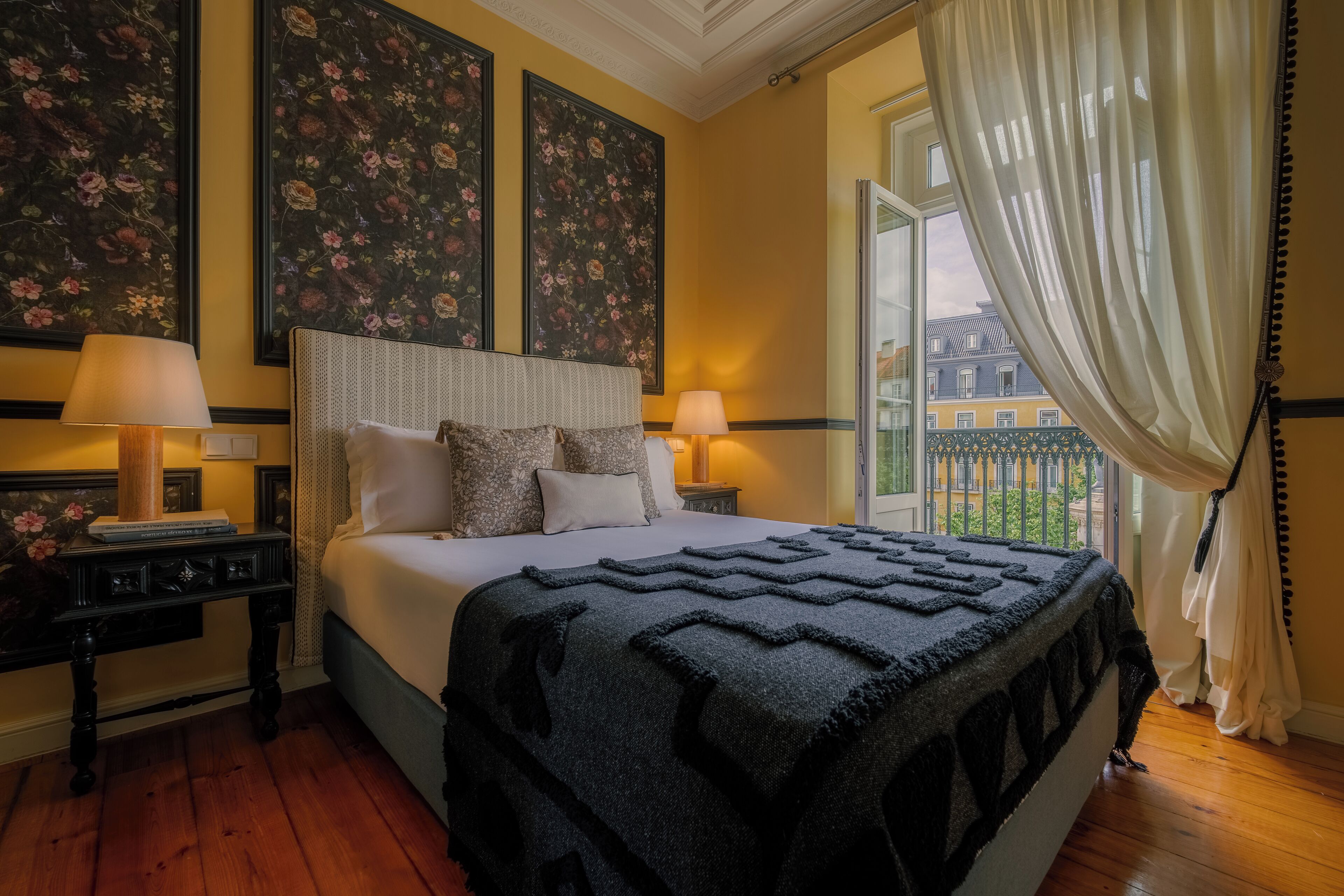 FLORBELA ESPANCA 01 | Cortinas opacas, sistema de insonorización, wifi gratis y ropa de cama