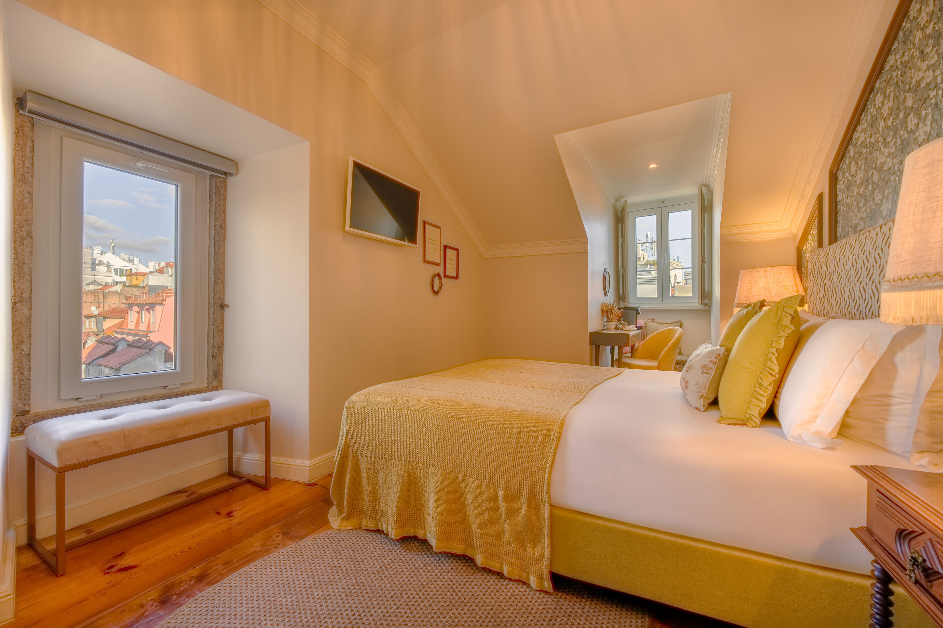 MIGUEL TORGA 03 | Cortinas opacas, sistema de insonorización, wifi gratis y ropa de cama