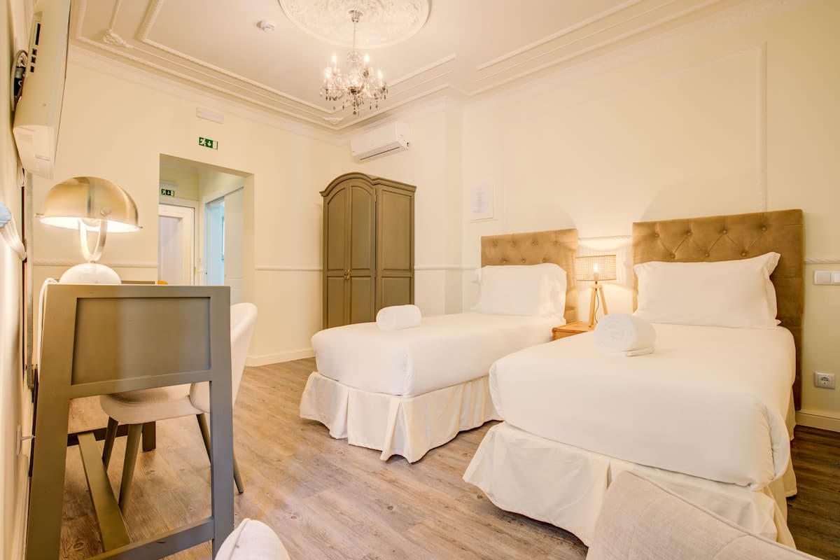 SOPHIA DE MELLO BREYNER 08 | Blackout drapes, soundproofing, free WiFi, bed sheets