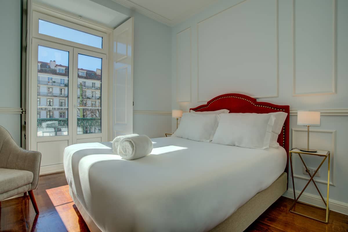 FERNANDO PESSOA 03 | Blackout drapes, soundproofing, free WiFi, bed sheets