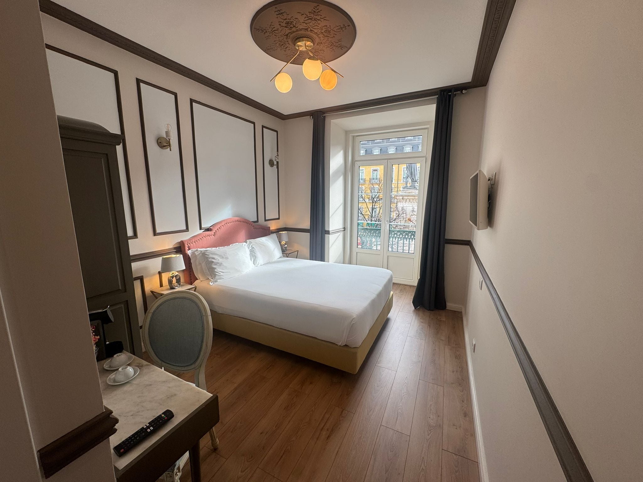 FERNANDO PESSOA 01 | Cortinas opacas, sistema de insonorización, wifi gratis y ropa de cama