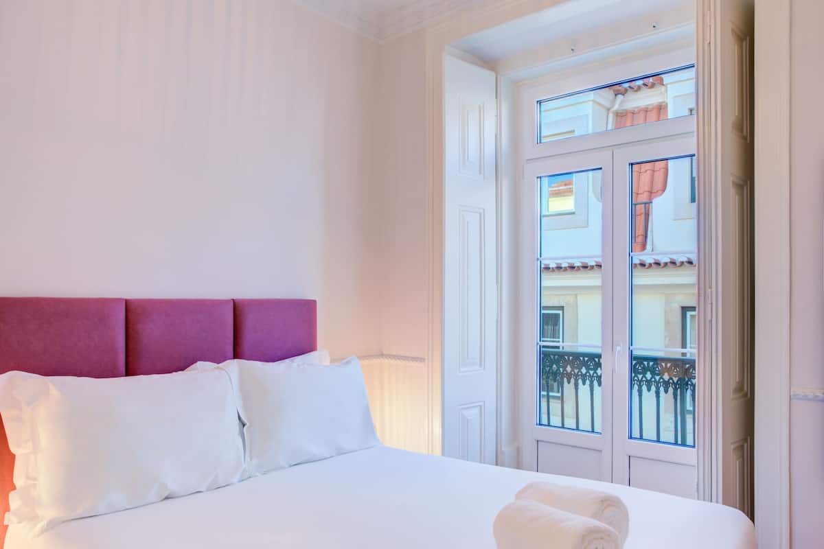 SOPHIA DE MELLO BREYNER 06 | Blackout drapes, soundproofing, free WiFi, bed sheets