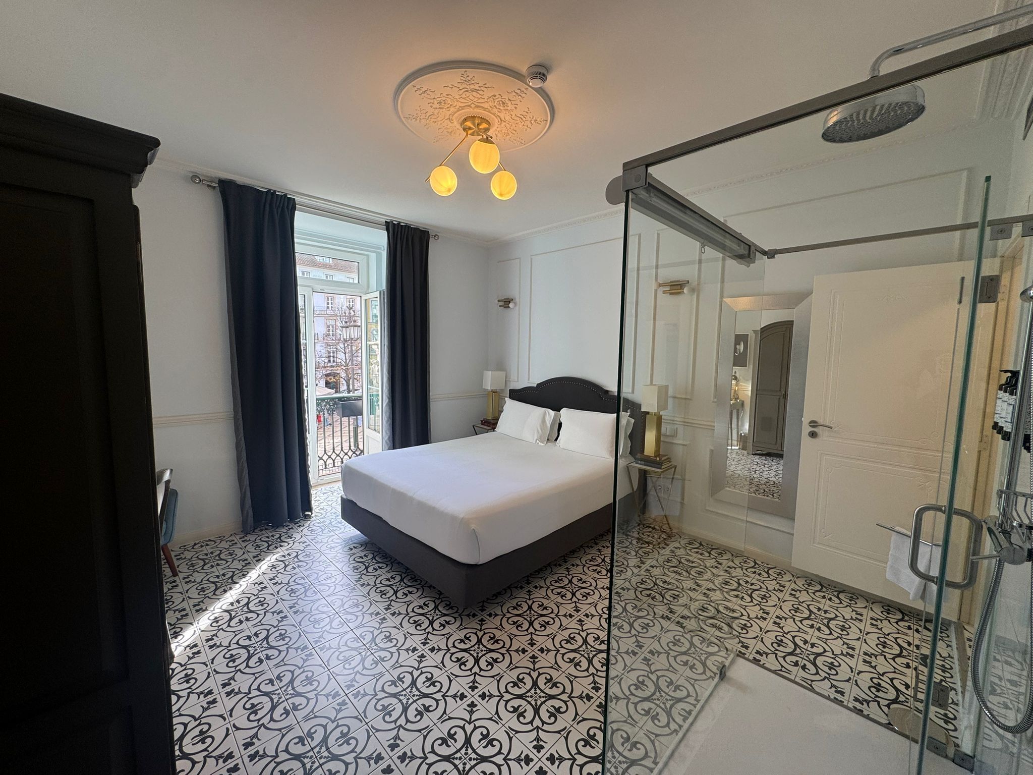 FERNANDO PESSOA 02 | Cortinas opacas, sistema de insonorización, wifi gratis y ropa de cama