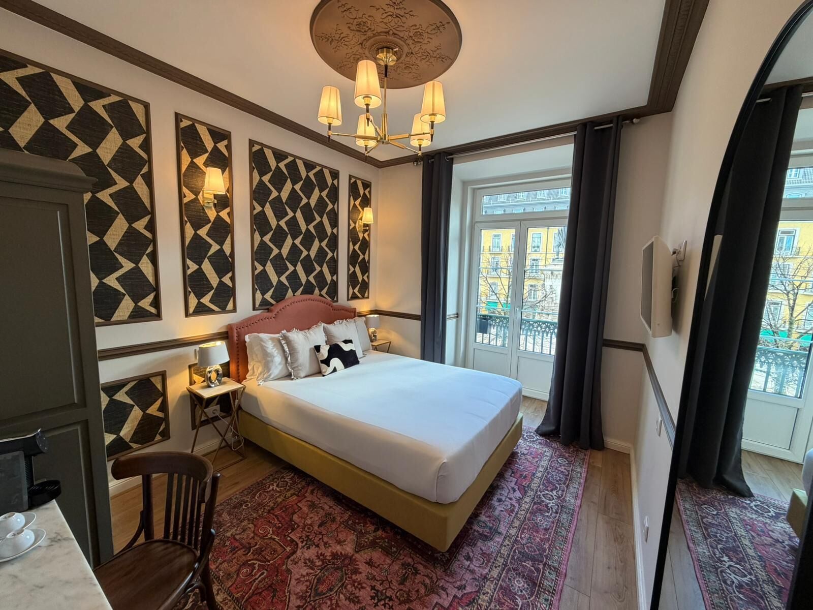 Cortinas blackout, sistema de insonorización y wifi gratis 