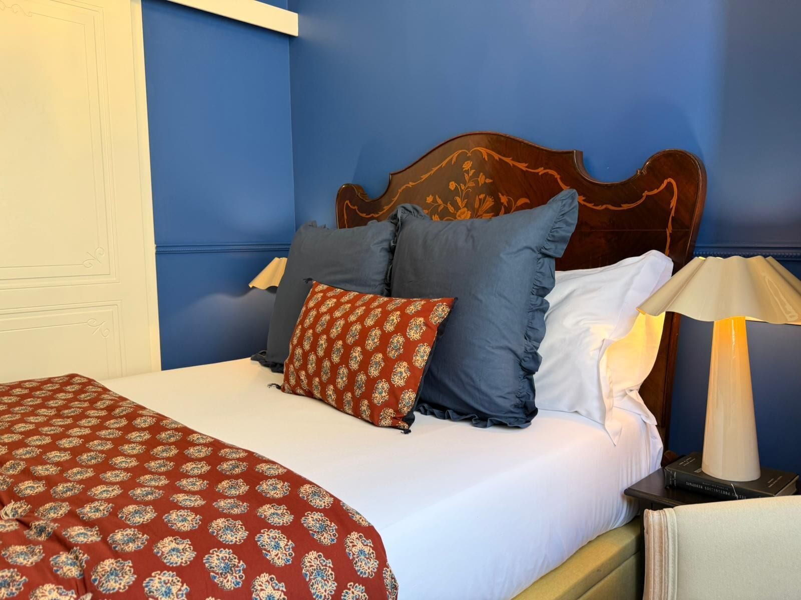 BOCAGE 06 | Cortinas opacas, sistema de insonorización, wifi gratis y ropa de cama