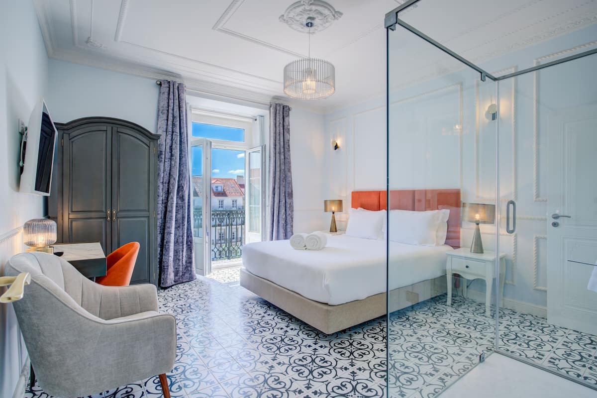 SOPHIA DE MELLO BREYNER 02 | Blackout drapes, soundproofing, free WiFi, bed sheets