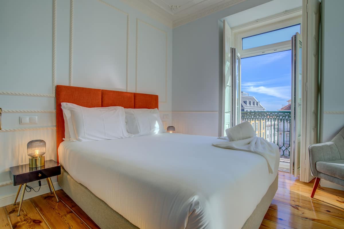 SOPHIA DE MELLO BREYNER 04 | Blackout drapes, soundproofing, free WiFi, bed sheets