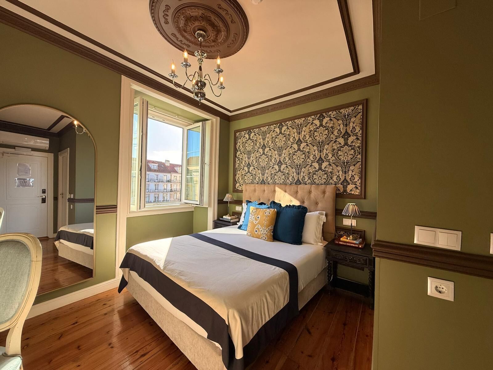 Rideaux occultants, chambres insonorisées, Wi-Fi gratuit, draps fournis