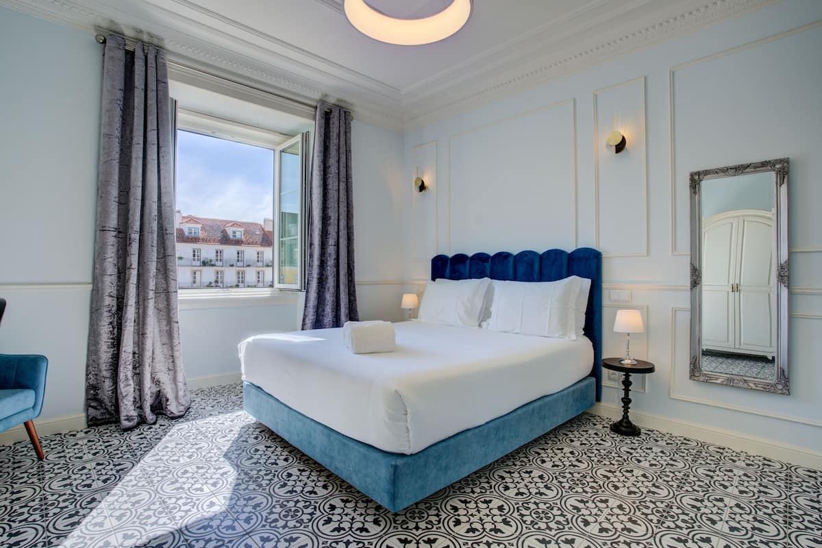 BOCAGE 02 | Blackout drapes, soundproofing, free WiFi, bed sheets
