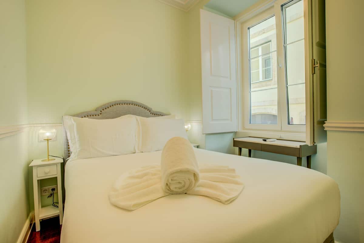 FERNANDO PESSOA 06 | Blackout drapes, soundproofing, free WiFi, bed sheets