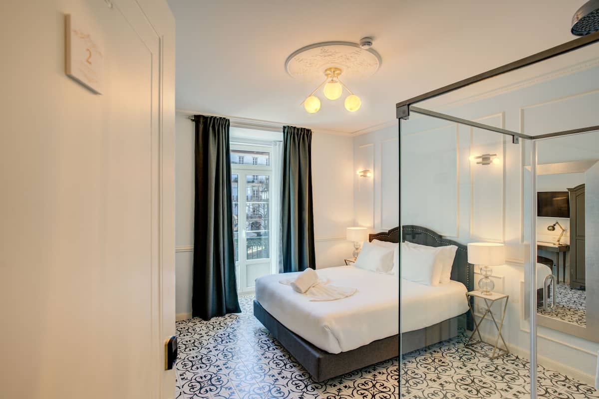 FERNANDO PESSOA 02 | Blackout drapes, soundproofing, free WiFi, bed sheets