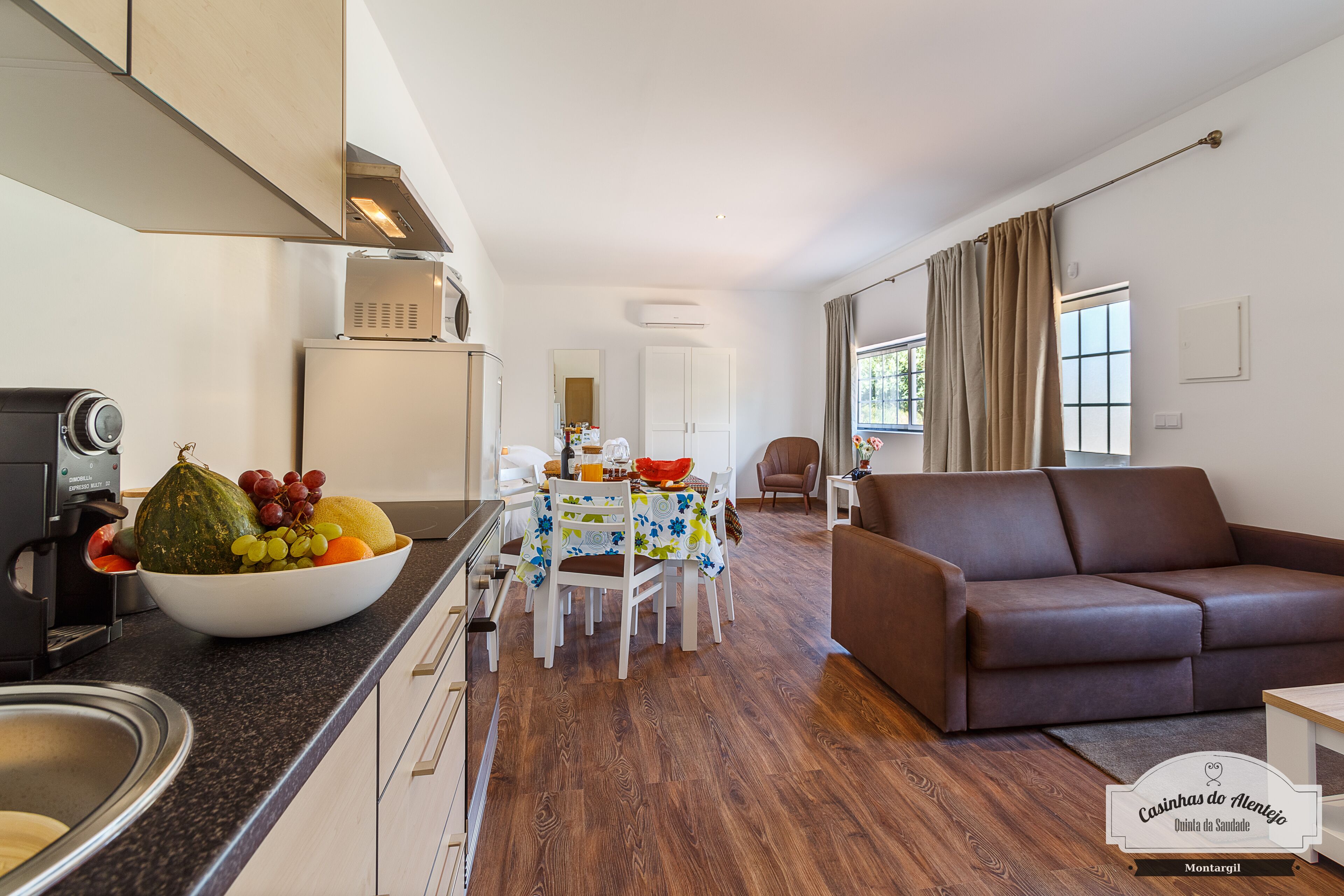 Family Studio Suite | Living area