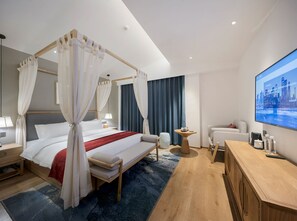 Desk, blackout curtains, free WiFi, bed sheets