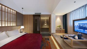 Desk, blackout drapes, free WiFi, bed sheets