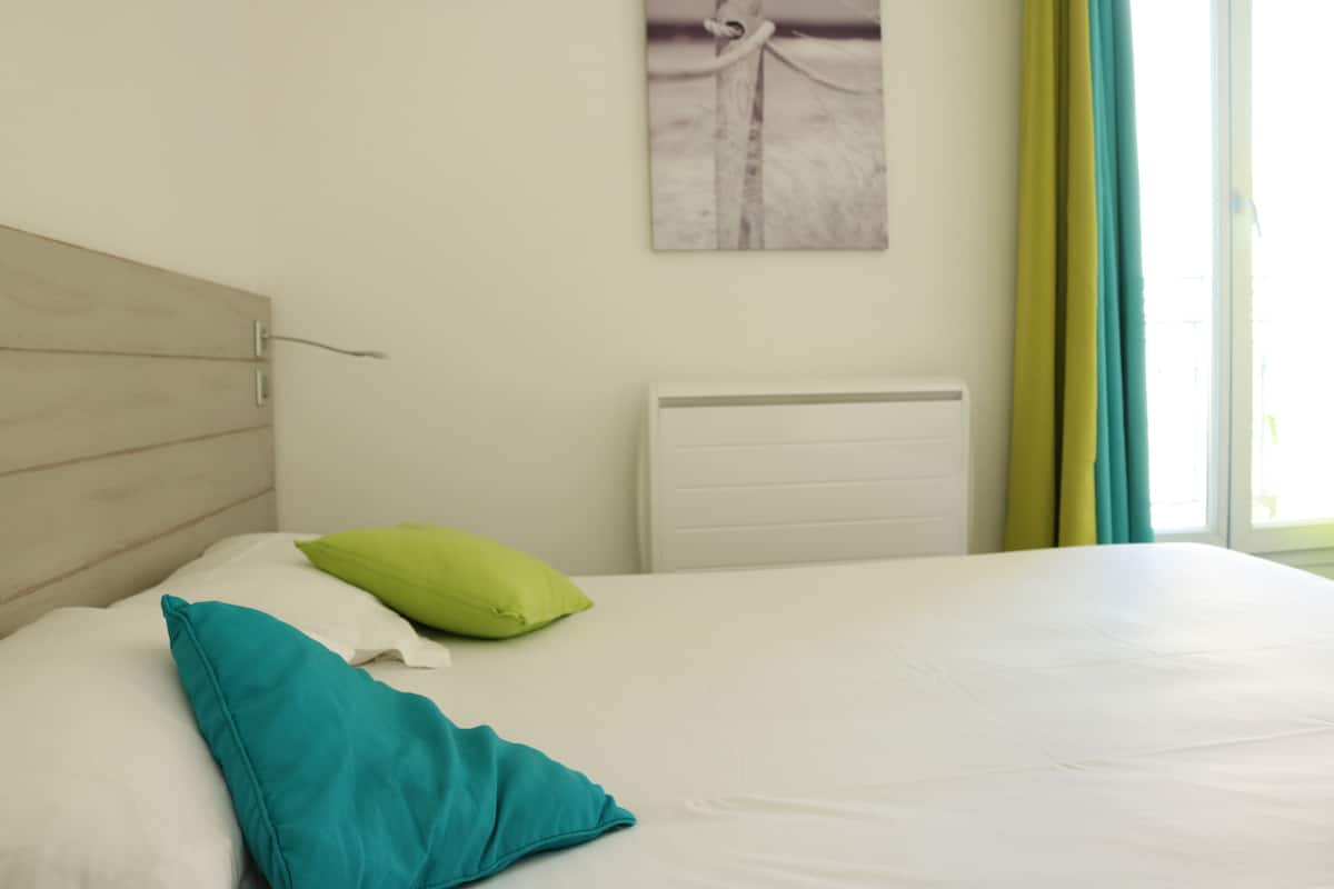 Camera doppia, balcone, vista porto | 1 camera, con stile personalizzato, con arredamento individuale