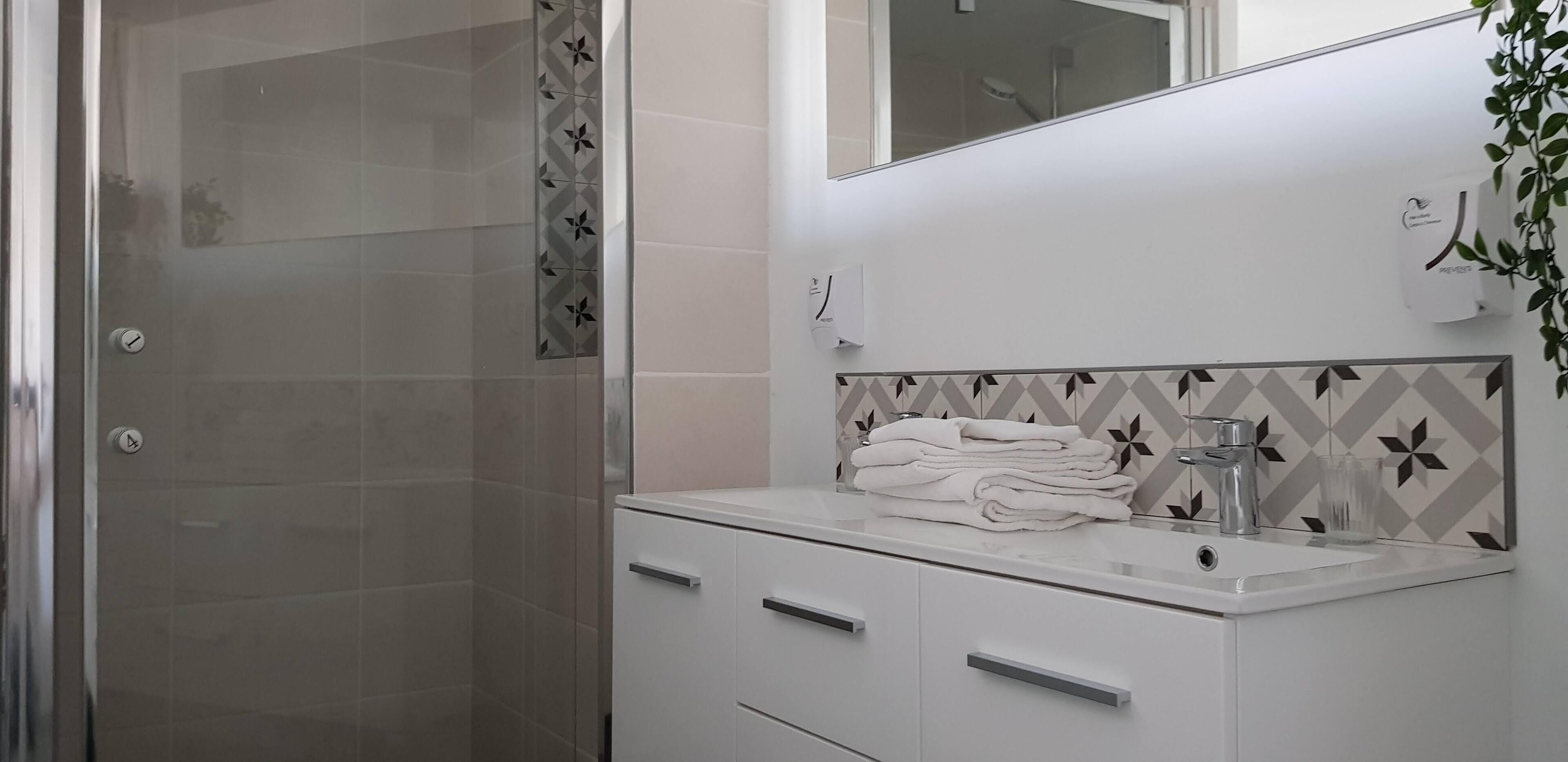 loft | bathroom | towels, toilet paper