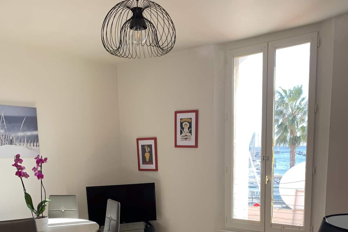 Appartamento (Petit Vapeur) | 1 camera, con stile personalizzato, con arredamento individuale