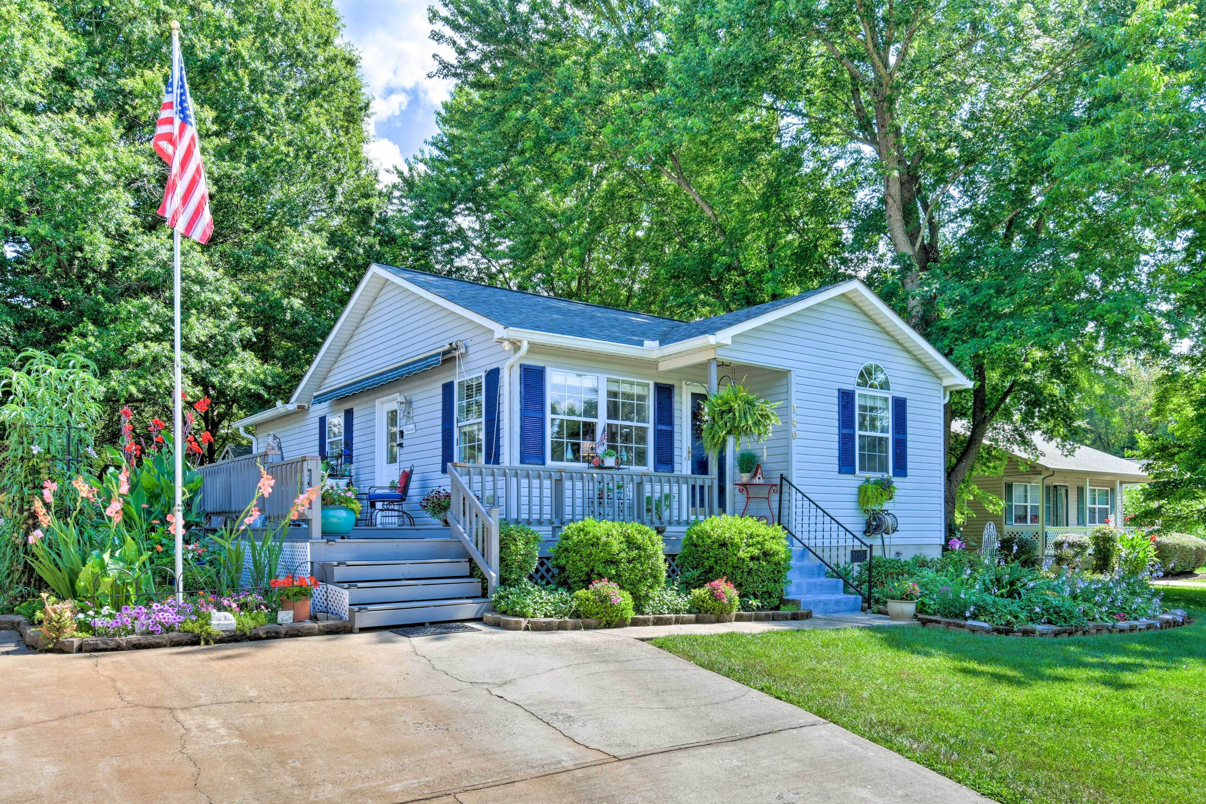 Lake Norman Home w/ Porch - Across from Marina!