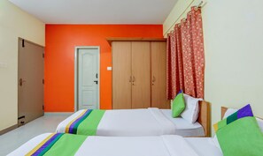 Habitación Deluxe | Tabla de planchar con plancha, wifi gratis y ropa de cama 