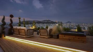 Deluxe Penthouse (Acropolis View) | Terrace/patio
