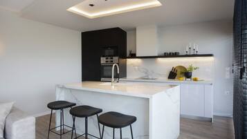 Deluxe Penthouse (Acropolis View) | Private kitchen