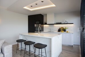 Deluxe Penthouse (Acropolis View) | Private kitchen - Supreme Luxury Suites by Athens Stay (Kallithea)